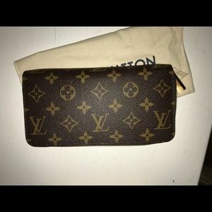 Louis Vuitton Zippy Wallet
